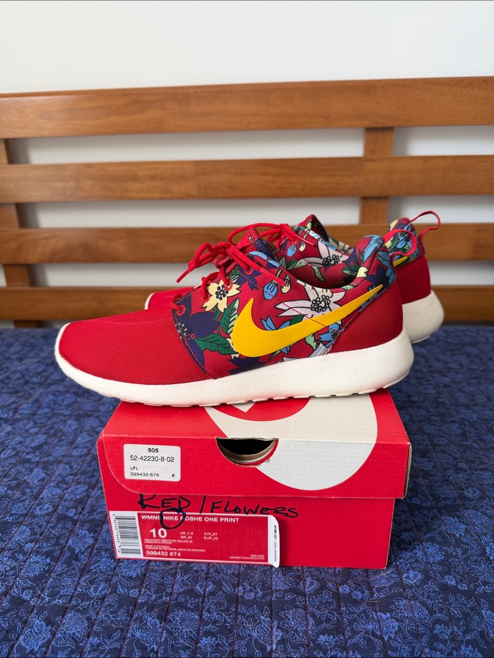 Nike Women’s Roche Hawaiian Print with box